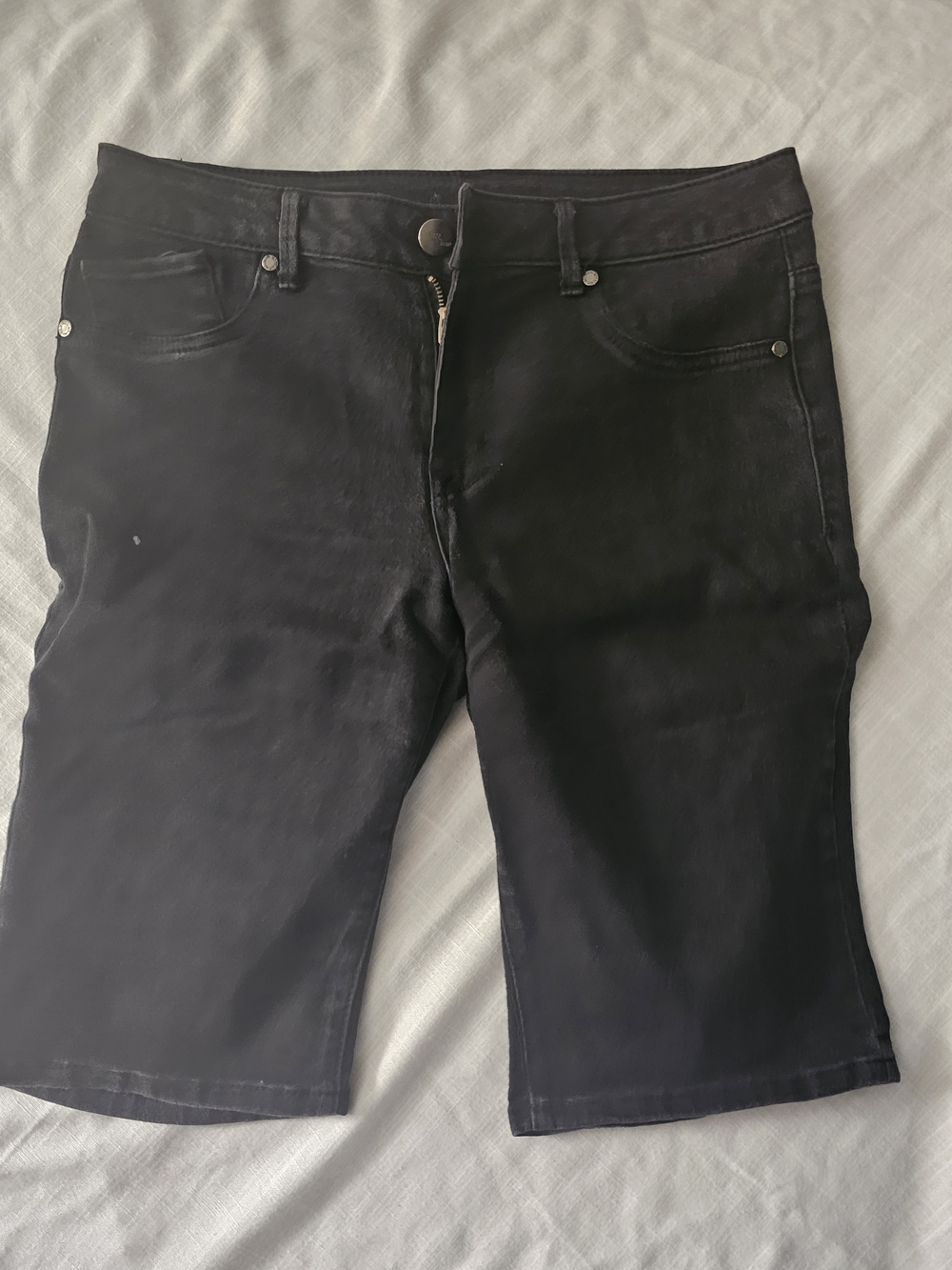 Jennifer Lopez Black Bermuda Shorts with Five-Pocket Styling